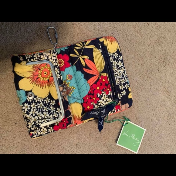 Purses & Wallets - Picture 8 of 8